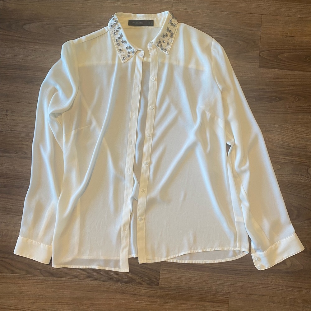 The limited Women’s white button down shirt with beaded accent size small